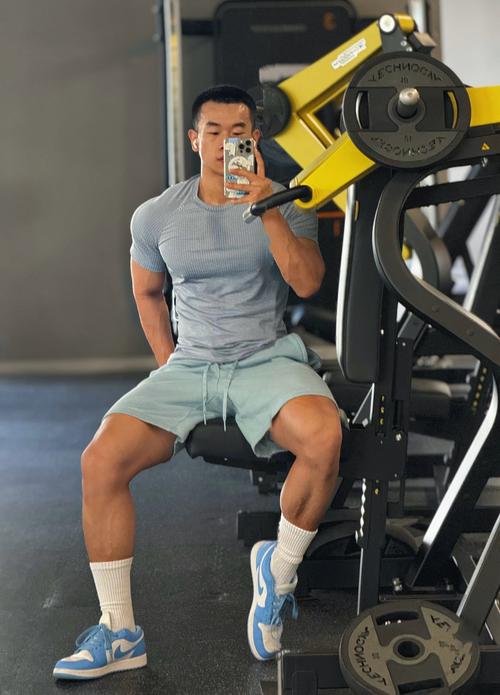 关于“运动潮流服装”的解答-第2张图片 关于“运动潮流服装”的解答-第2张图片