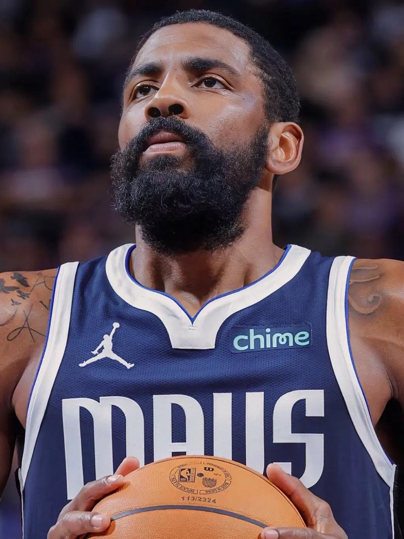 欧文篮球之星，欧文6篮球之星需不需要买大一码