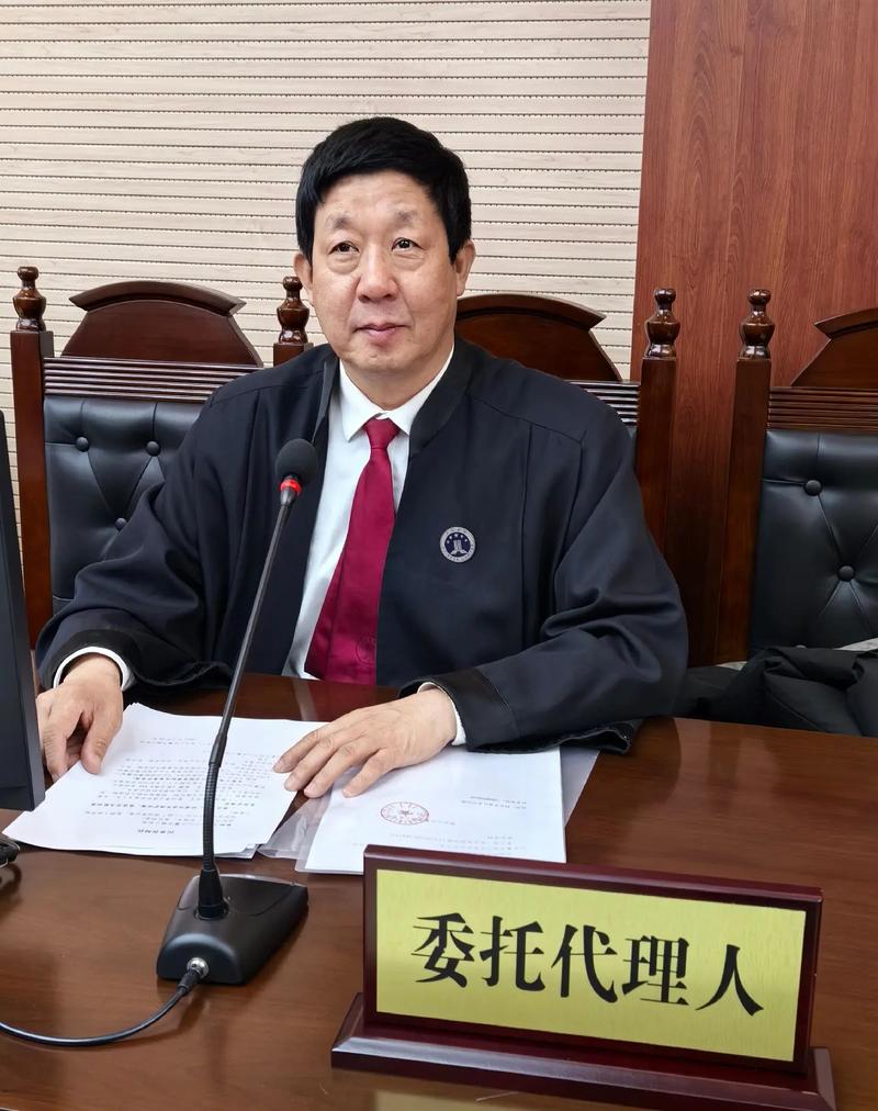 律师一定要穿律师袍吗-律师必须穿律师袍么-第1张图片 律师一定要穿律师袍吗-律师必须穿律师袍么-第1张图片