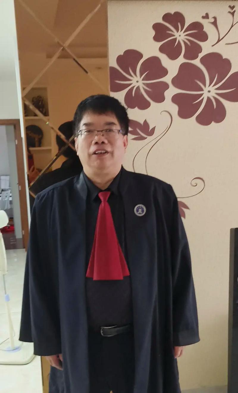 律师一定要穿律师袍吗-律师必须穿律师袍么-第2张图片 律师一定要穿律师袍吗-律师必须穿律师袍么-第2张图片