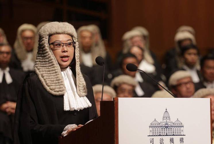 律师一定要穿律师袍吗-律师必须穿律师袍么-第3张图片 律师一定要穿律师袍吗-律师必须穿律师袍么-第3张图片