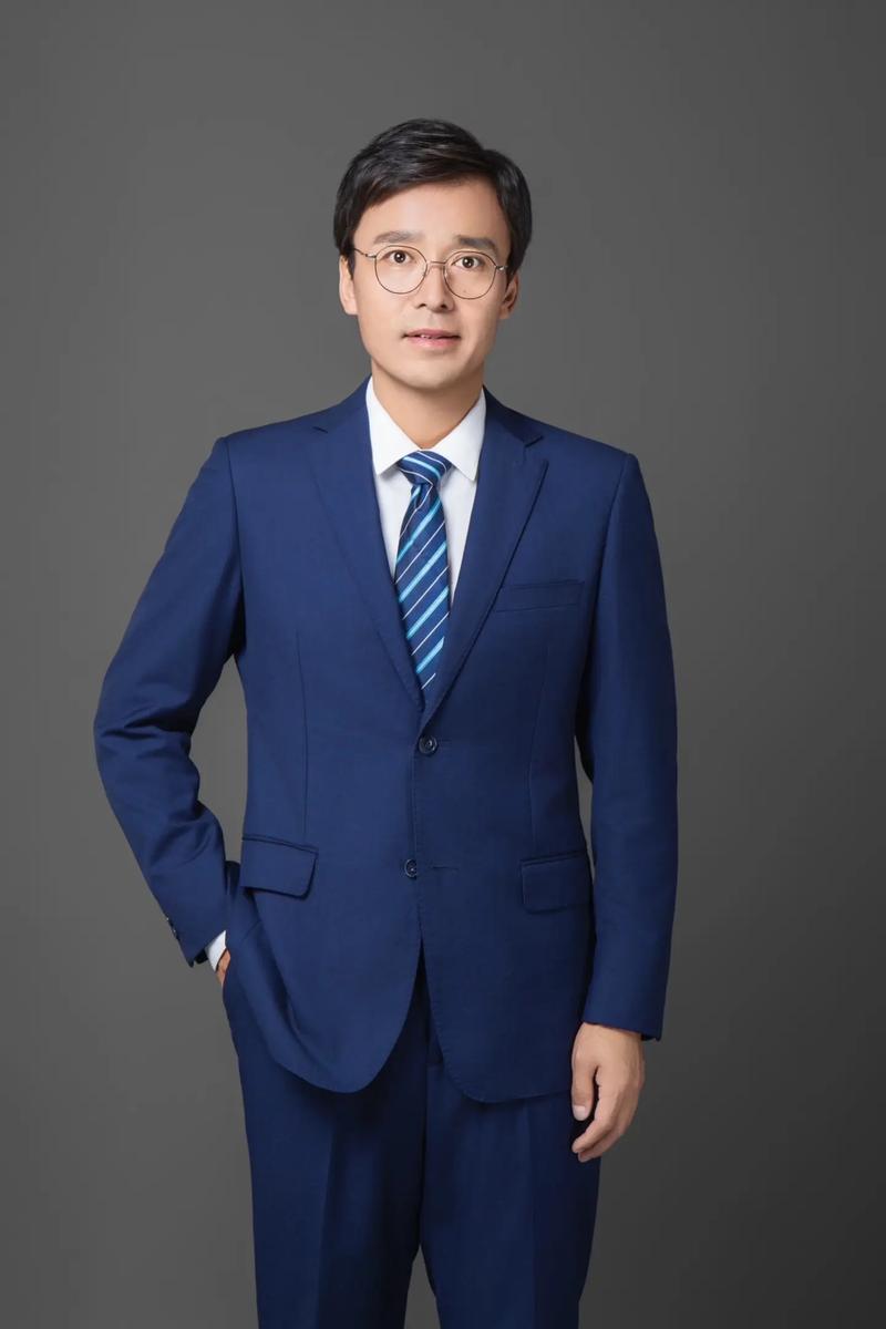 律师一定要穿律师袍吗-律师必须穿律师袍么-第7张图片 律师一定要穿律师袍吗-律师必须穿律师袍么-第7张图片