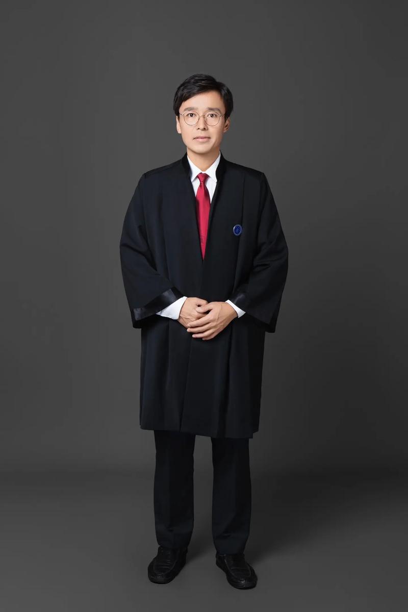 律师一定要穿律师袍吗-律师必须穿律师袍么-第8张图片 律师一定要穿律师袍吗-律师必须穿律师袍么-第8张图片