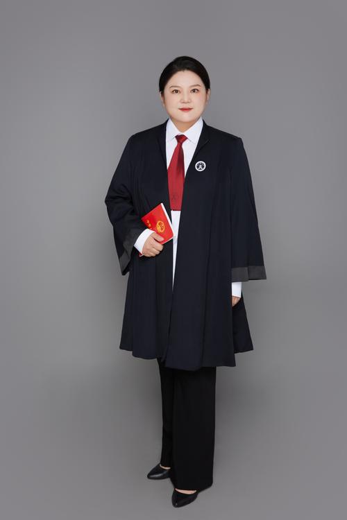 律师一定要穿律师袍吗-律师必须穿律师袍么-第10张图片 律师一定要穿律师袍吗-律师必须穿律师袍么-第10张图片