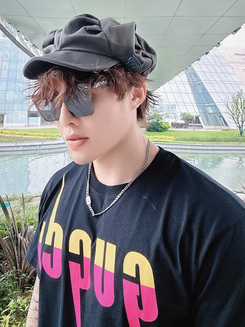 【帽子是装饰品吗,帽子属于饰品类吗】-第1张图片 【帽子是装饰品吗,帽子属于饰品类吗】-第1张图片