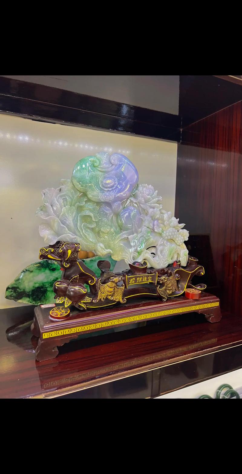 【翡翠雕刻摆件,翡翠雕刻摆件费用】-第2张图片 【翡翠雕刻摆件,翡翠雕刻摆件费用】-第2张图片