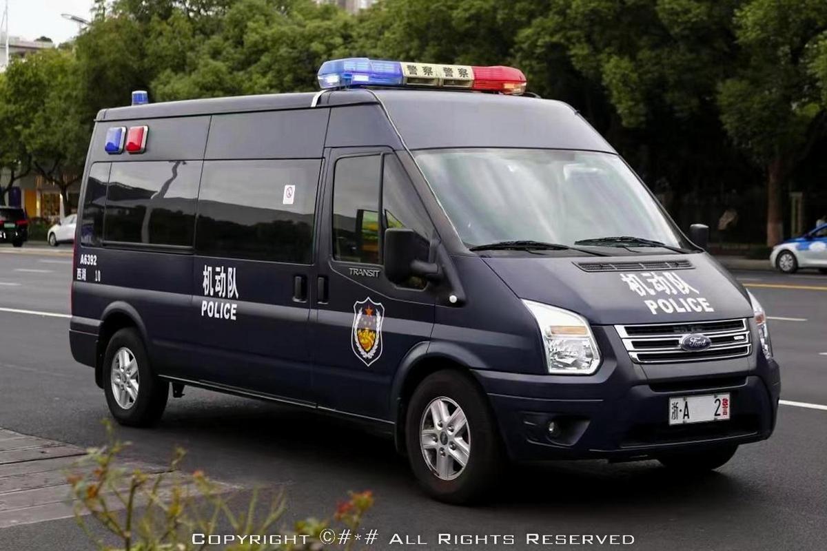 未来的特警装备是什么,未来的特警车-第1张图片 未来的特警装备是什么,未来的特警车-第1张图片