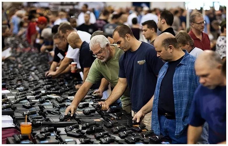 全民突击pk装备哪个好/全民突击怎么搭配套装攻击高-第3张图片 全民突击pk装备哪个好/全民突击怎么搭配套装攻击高-第3张图片