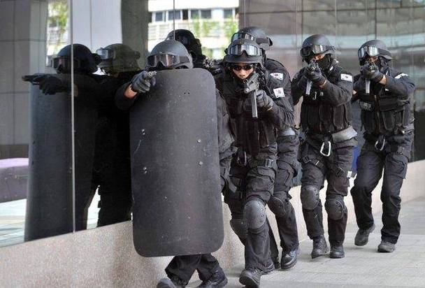 特警爆破破门/爆破警察