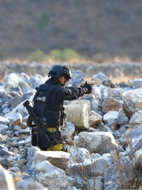 特警爆破破门/爆破警察-第2张图片